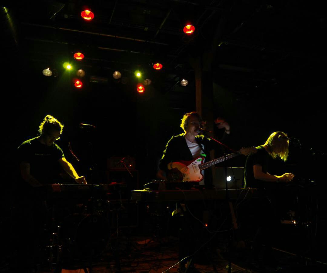 Gestern haben Jaakko Aukusti, The Holy &amp; <a href="/JaneFondaVHS/">Jane Fonda VHS</a> #ausfinnland das Volumen bei Mach Mal Lauter! Finnland in Zürich hochgedreht.