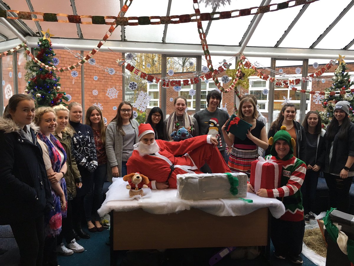Malbank6thForm's tweet photo. (Bay 3) Y13 Window team ft. Head boy Father Christmas https://t.co/Sc4qYE6LIa