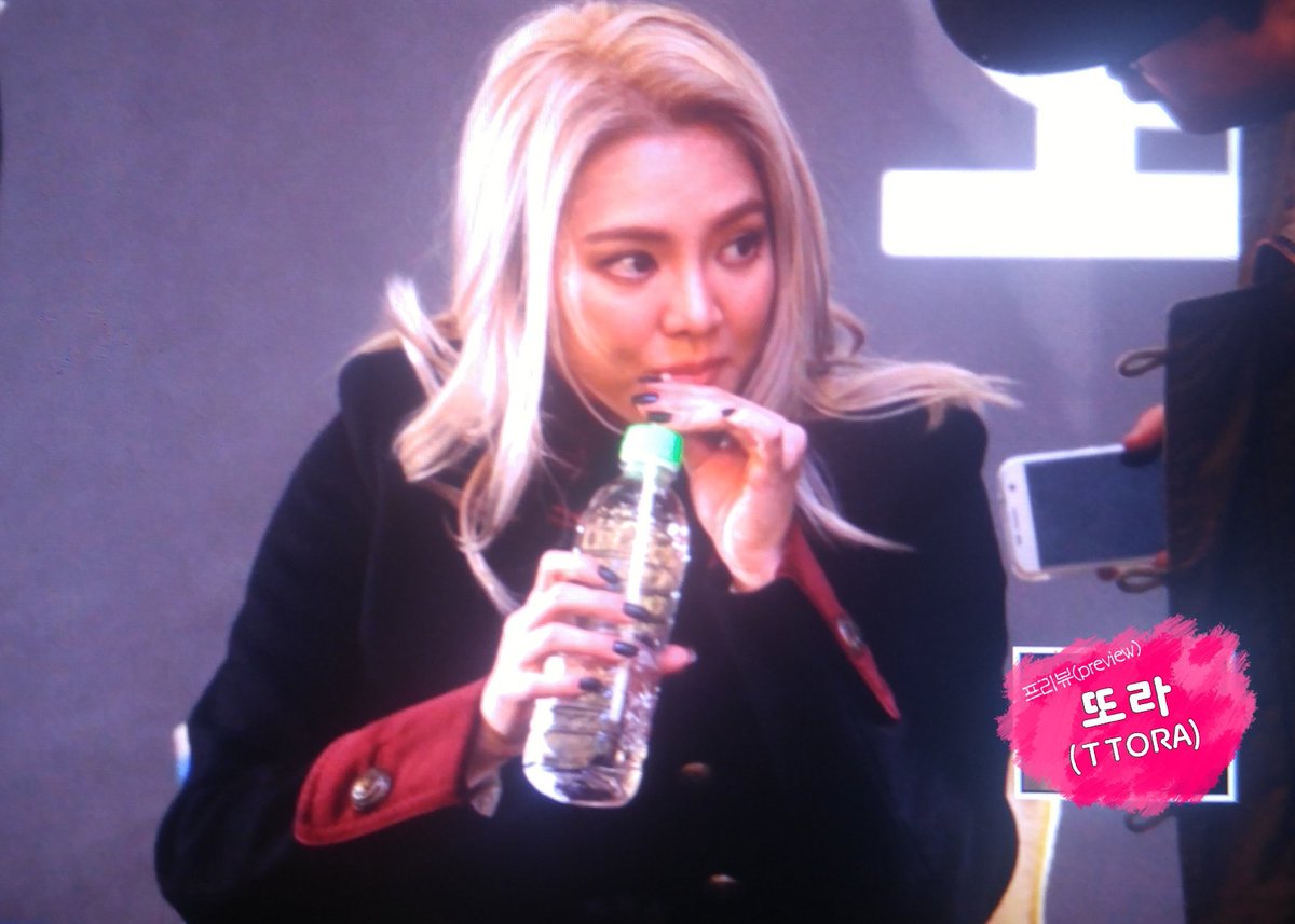 [PIC][09-12-2016]HyoYeon tham dự buổi Fansign cho "MYSTERY" vào tối nay CzPBltSUAAQNcFc