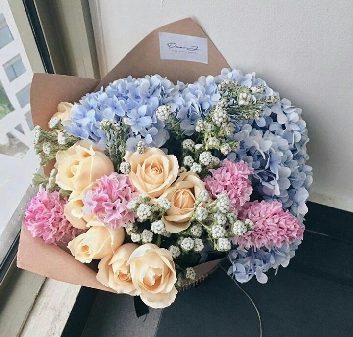 YnNurliyana's tweet photo. Omg look at these flowers ๐๐๐
#sonice #sopastel #soinlovewiththese https://t.co/xmBERAzyuo