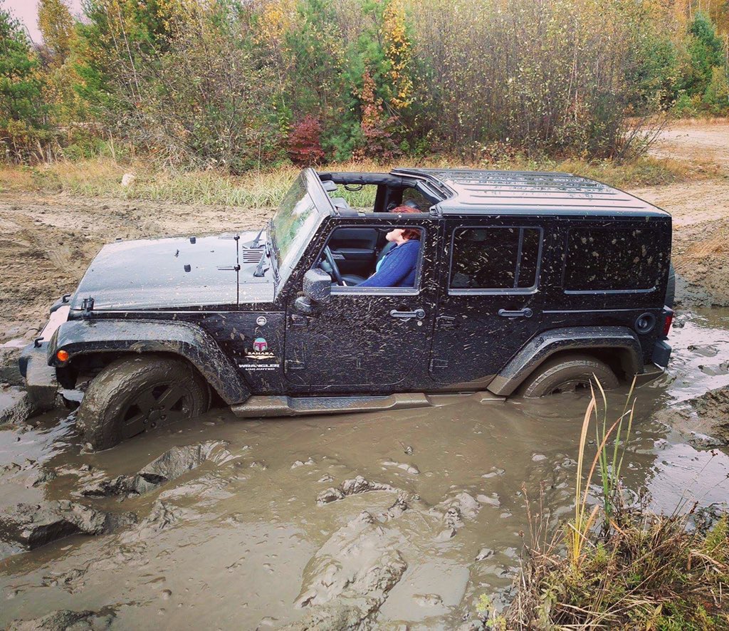 JeepEat's tweet photo. Awesome pictures, kick off the weekend with some mud !! Everyone check out @JeepGirl_13 #wheeling https://t.co/dodMeyK4XH