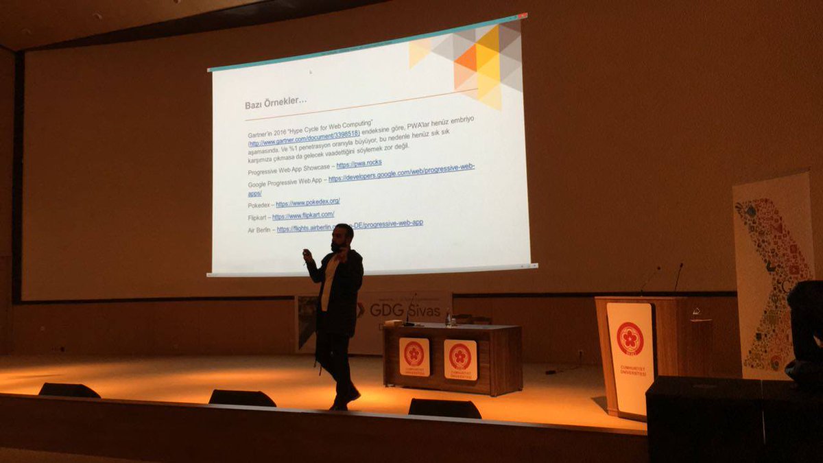 gdgsivas's tweet image. Uğur Aydoğdu Progressive Web Uygulamaları anlatıyor. #cubmk #devfest16 #gdgsivas