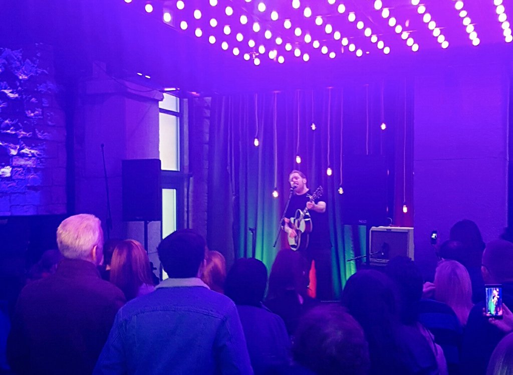 3Media_Ireland's tweet photo. Enjoying an exclusive @gavinjames gig thanks to @ThreeIreland &amp; @DeezerIreland #3LIVE https://t.co/hMPrqk2p4e