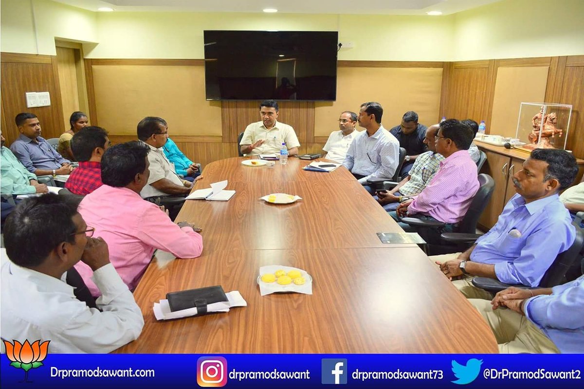 DrPramodPSawant's tweet photo. #meeting #DeputyCollector #Managers different Mines #sarpanch #Mamlatdar #Miningissues #publicissues #sankhali
#ominfinity #drpramodsawant https://t.co/Obg1N7CwHL