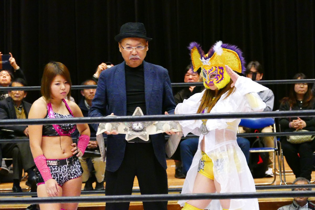 葉月 V Twitter 大阪大会ありがとうございました 宝城カイリから白いベルト取ることができんかった これが今の実力 本当に悔しい やけん 次また白いベルトに挑戦するときまで宝城カイリには防衛してもらわな困る 次挑戦するときは自分の腰にベルトをまく Hzk