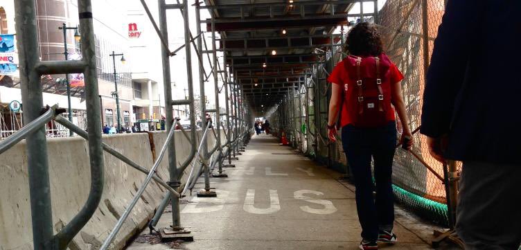 Bill co-sponsored by Helen Gym, Mark Squilla to improve safety when sidewalks are blocked #walkPHL #VisionZero planphilly.com/articles/2016/…