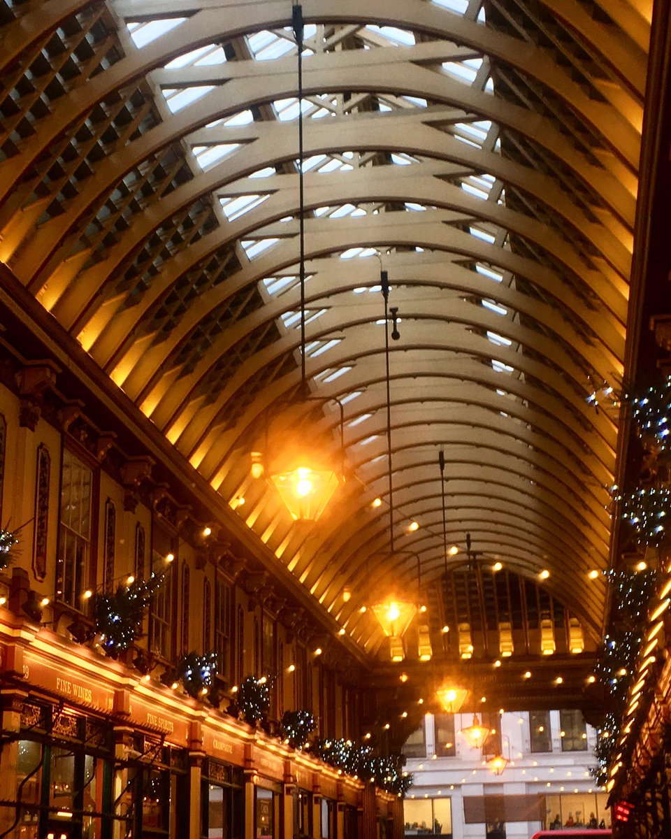 Mark_Atkin's tweet photo. And lots of sightseeing..! #london #leadenhallmarket @KrampusMovie #ketkrokur @TheHobbitMovie #thorin #scaledouble https://t.co/Oeqz3BUr2v