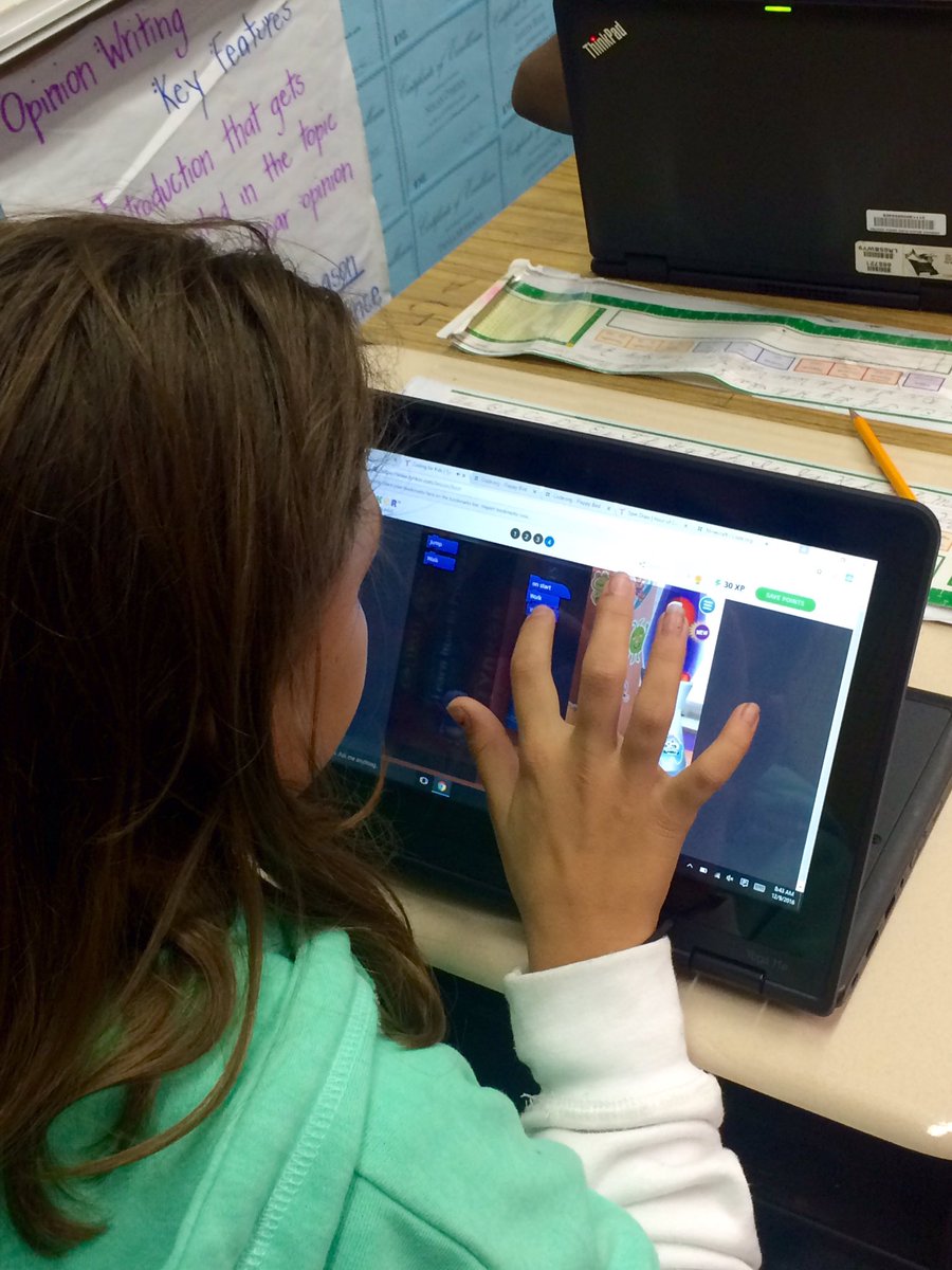 tmchiepp's tweet photo. Girls can code 🎀 run>"I did it!" > next level > repeat one hour #VCSHourofCode @traceymikos https://t.co/fbu0CFo4WI