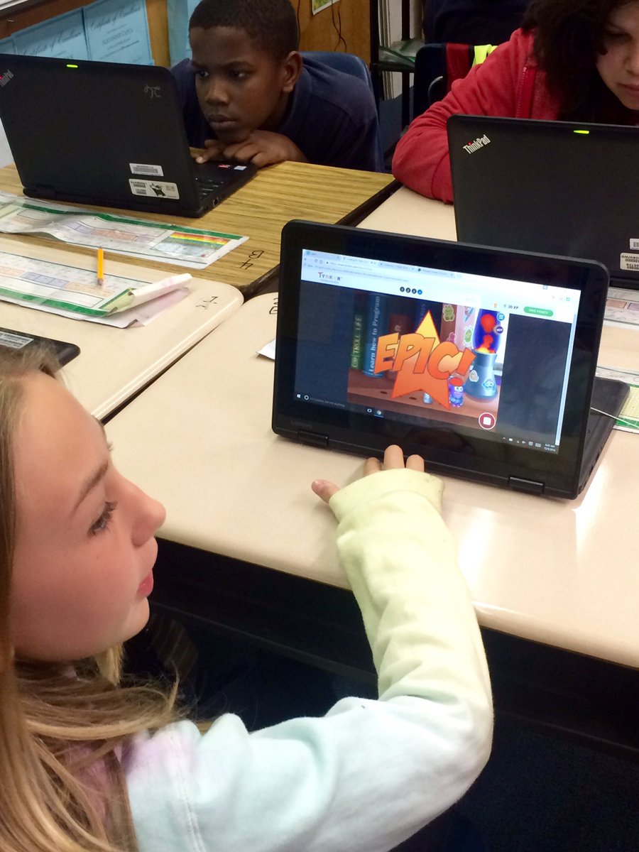 tmchiepp's tweet photo. Girls can code 🎀 run>"I did it!" > next level > repeat one hour #VCSHourofCode @traceymikos https://t.co/fbu0CFo4WI