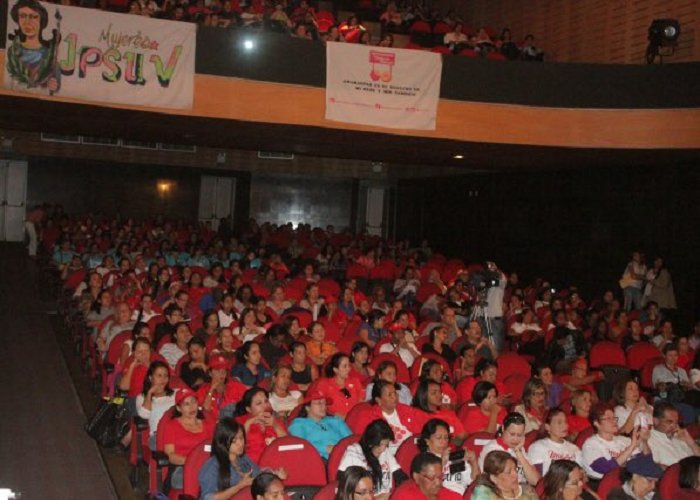 WuikelmanAngelP's tweet photo. #NoticiaInces |La Revolución Bolivariana continua defendiendo los derechos de las mujeres https://t.co/pDJKjpHjdG #TodosLosDiasLealesAChavez https://t.co/5vng3HmHbS