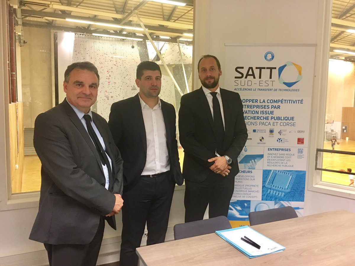 Signature de la licence SimulFoot avec @MyCoachFootball et la <a href="/SATTse_/">SATT Sud-Est</a> au #Technosport @univamu .