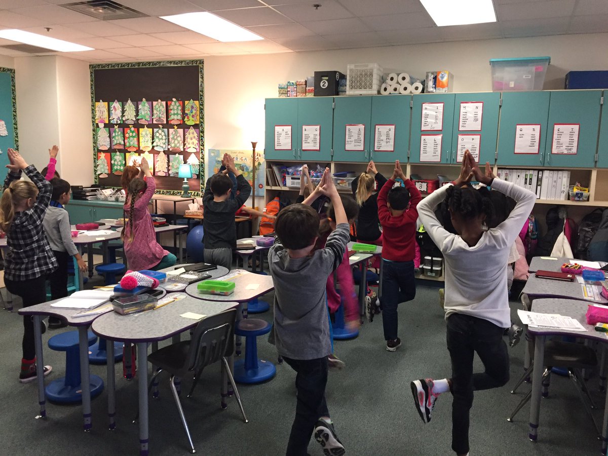 We start each day with yoga. #relaxedstudents #gesshineon