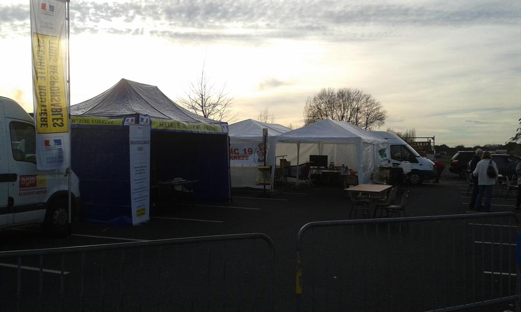 Prefet19's tweet photo. Brive Relais Calmos Hivernale des 1000 vaches @RoutePlusSure avec #FFMC19 et participation de la #Securiteroutiere https://t.co/jF3RXgsS6T