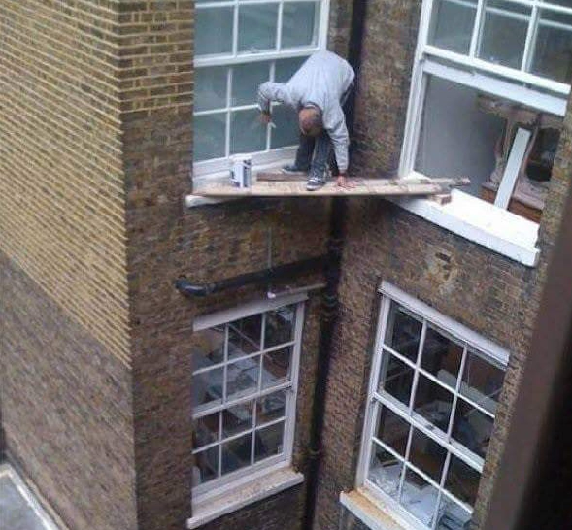 onthetoolstv's tweet photo. Woah 😳 #Construction https://t.co/SaIVsn9ieC