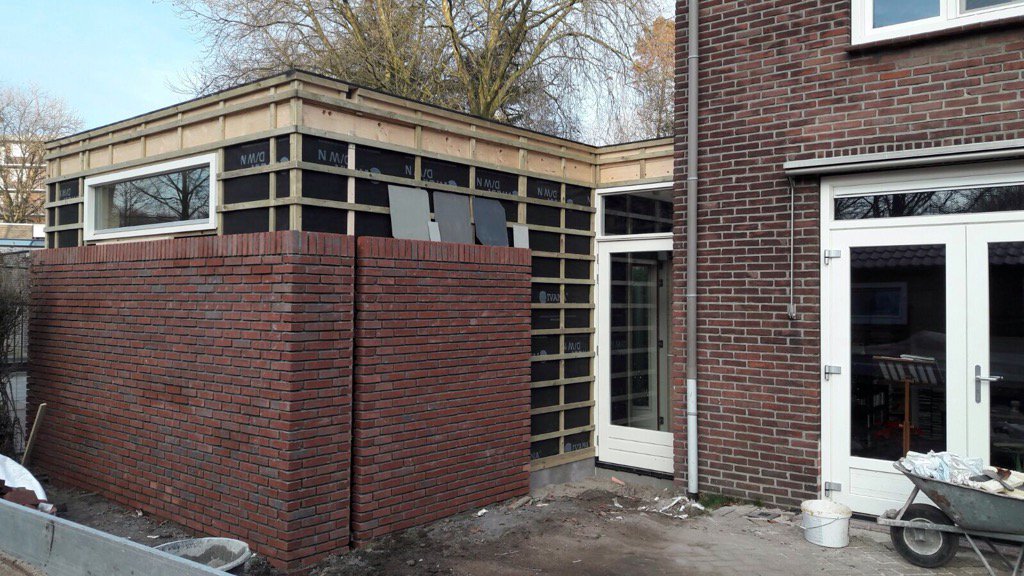 HuibKoman's tweet photo. Baksteen is op hoogte rondom muziekkamer! https://t.co/wlgWXJQLSH