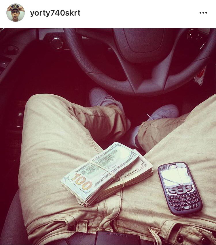 yorty740's tweet image. Money isn't the issue💸, its a war💥 in the street so always toat that pistol ‼️🔫 
#ClickDatLink☝️🔥