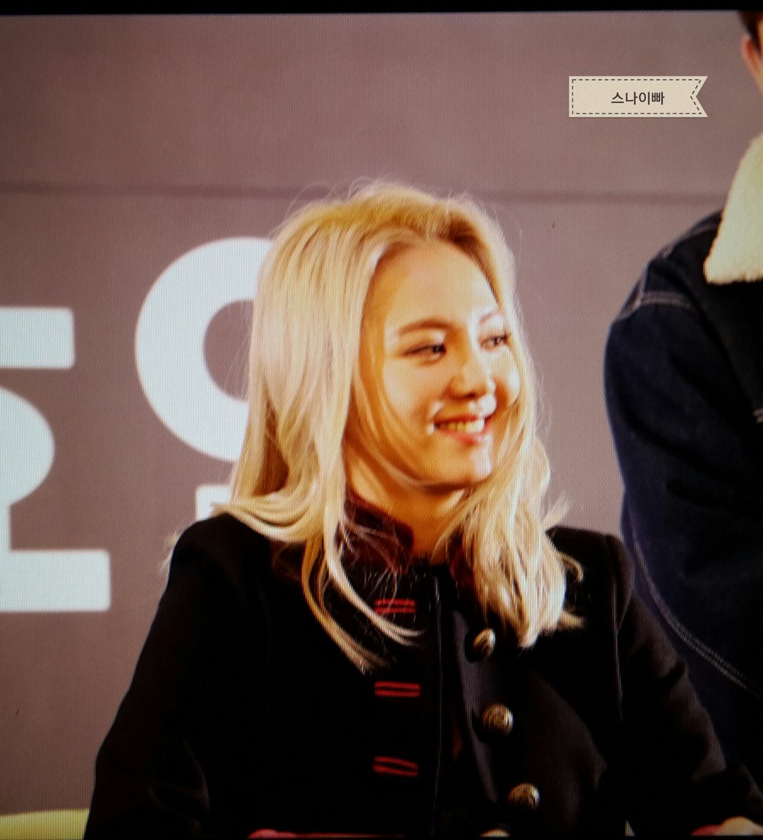 [PIC][09-12-2016]HyoYeon tham dự buổi Fansign cho "MYSTERY" vào tối nay CzPfIftUcAEAgsi