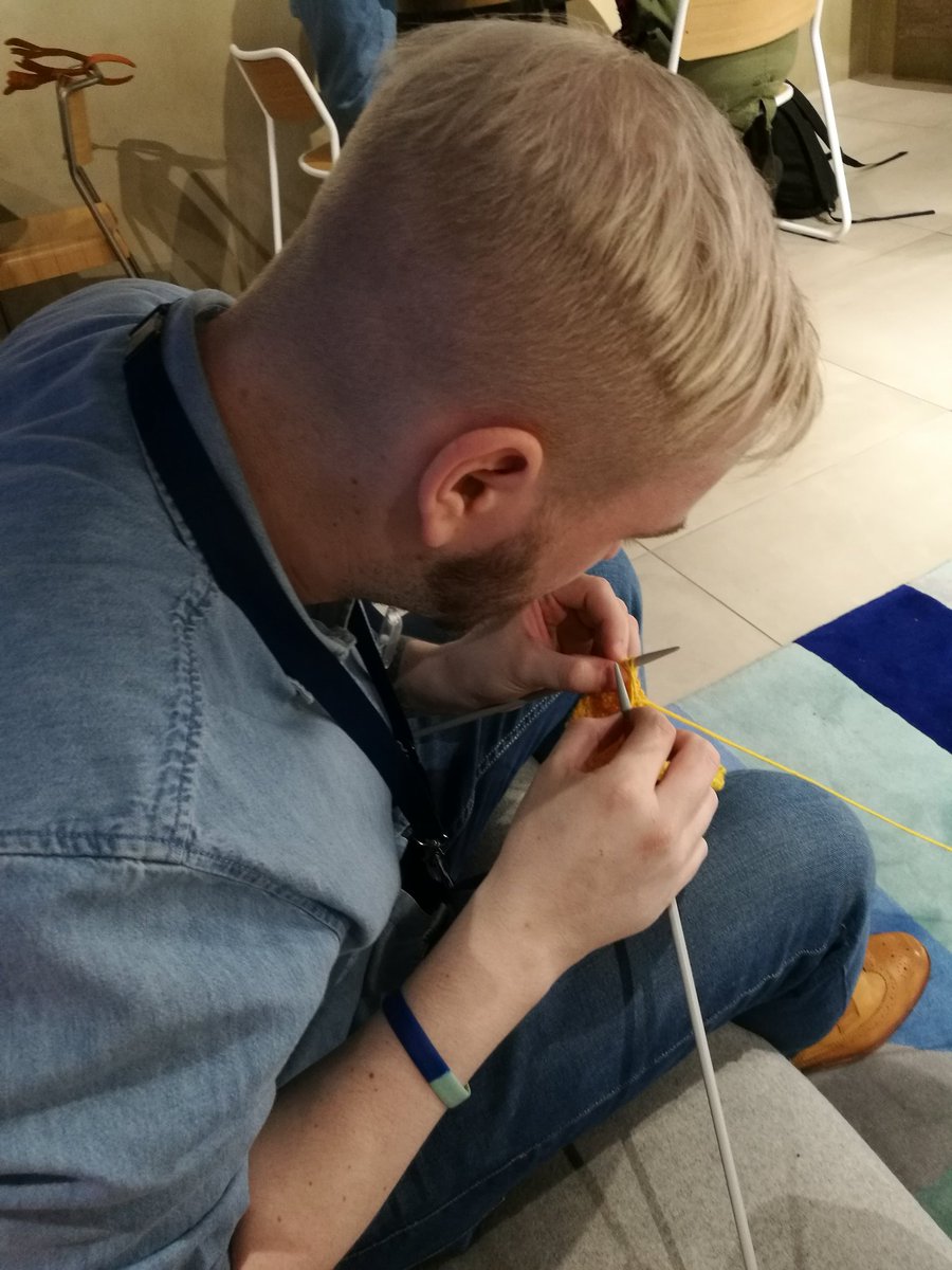 guruneilmrketst's tweet image. @O2GuruDannyy doing his knitting bit! Come on down to #o2manchestermarketst and help us out! #coffeeforcraig #knittingforthehomeless