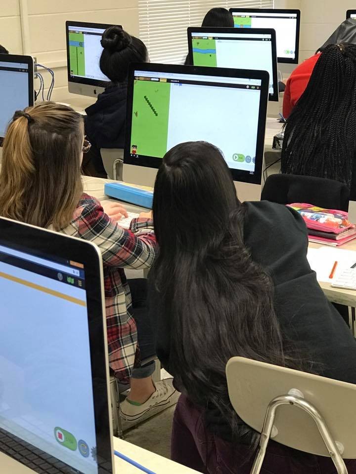 RCSWolvesPLN's tweet image. #RomMiddleSchool 8th graders doing a self-led lesson on coding!!! @RomeCitySchools #HourofCode #RCSHourofCode #RCSWolvesPLN #TeachRCS