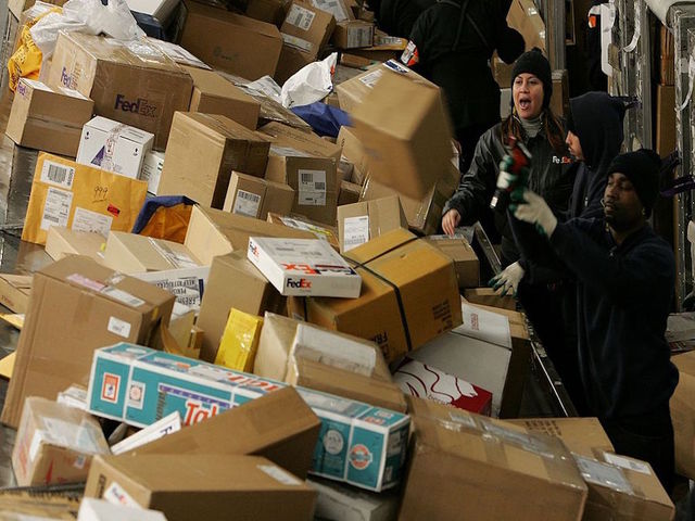 wxyzdetroit's tweet photo. Last minute shopper? Don't miss these shipping deadlines for your holiday packages https://t.co/ITfsci2NMw https://t.co/48jU4xoVGw