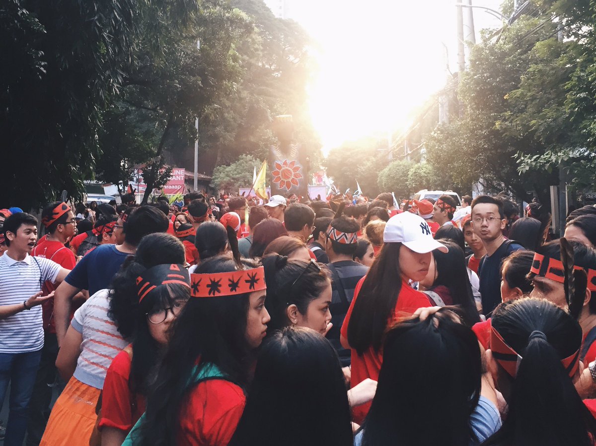 huerator's tweet photo. #UPMLanternParade2016 https://t.co/qQ503acHZj