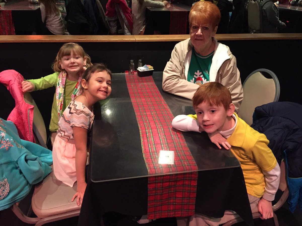 JenniferIMcM's tweet photo. So excited about Derby Dinner Playhouse! https://t.co/fGEhpDzAxZ