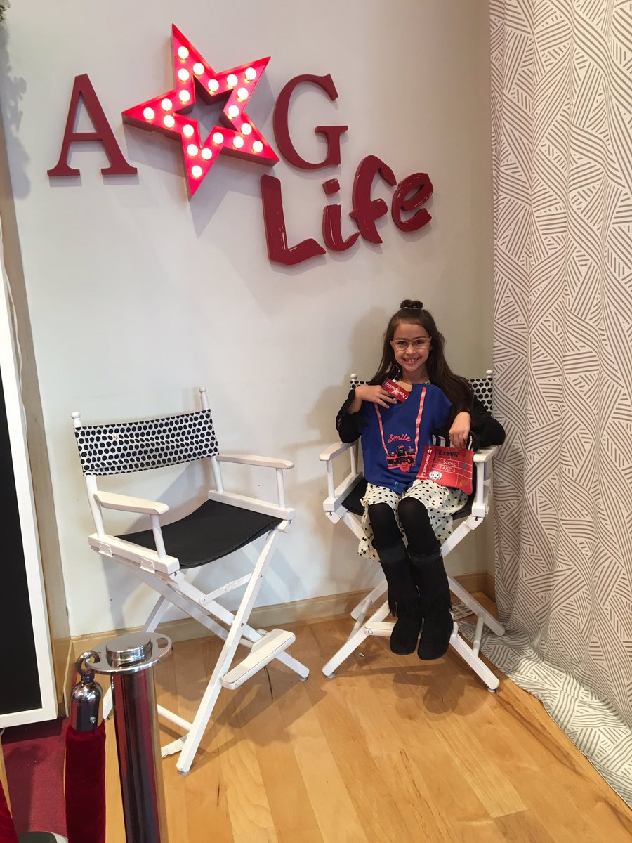 DellaandLila's tweet photo. @American_Girl fan, author, and photog @dellamitchella got to visit her fav store #americangirl #monmermaid https://t.co/LIx8WjQagb