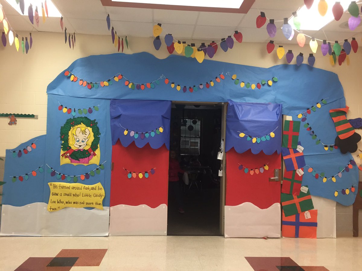 PWMrsD's tweet photo. Parkway Door Decorating Contest! Part 1 #acspresents #whoville  @PWMrsHeutsche @PWMrsG @GroveMrs @AllianceCSD https://t.co/Jz7A8qypO5