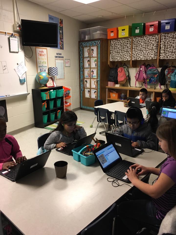 RCSWolvesPLN's tweet image. 1st grade Ss at #WestCentralElementary love #HourOfCode @RomeCitySchools #RCSHOurofCode #RCSWolvesPLN #TeachRCS
