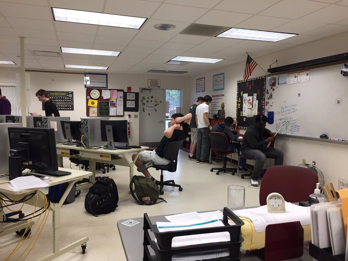 MHSGame_Design's tweet photo. Using QR codes for Exam Review #gamedesign #mhstigers @MooreKimD https://t.co/sxvchOWaDA