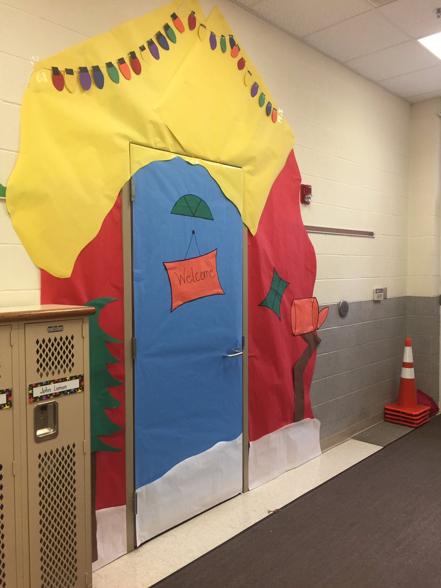 PWMrsD's tweet photo. Parkway Door Decorating Contest! Part 4 #acspresents #whoville  @PWMrsHeutsche @PWMrsG @GroveMrs @AllianceCSD https://t.co/OuIstmvt25