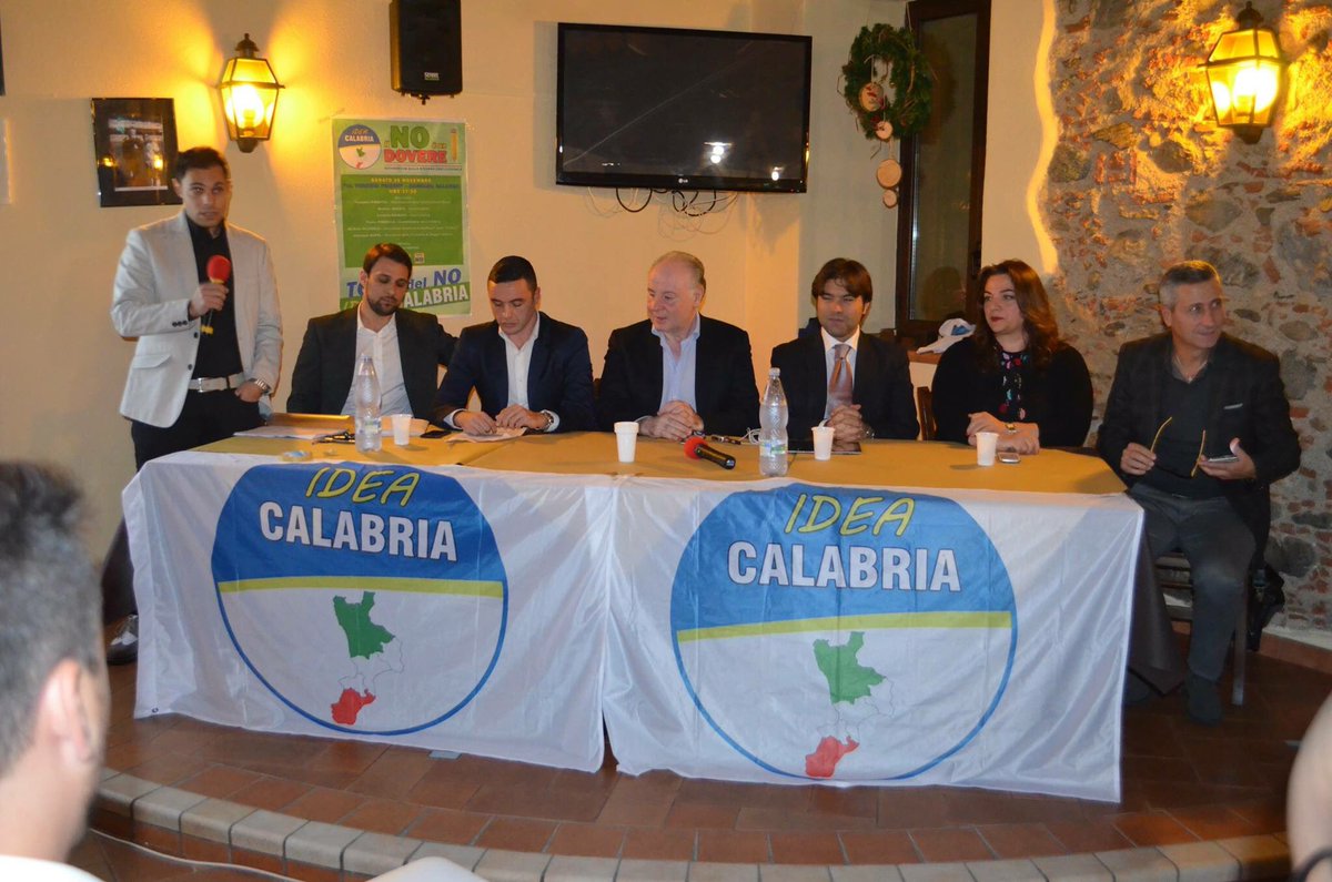 idea_calabria's tweet photo. Straordinaria riuscita della settima tappa del #TourdelNO di #IdeaCalabria alla #RiformaCostituzionale svoltasi a #Bagnara (RC)! https://t.co/slJd9JN2mW