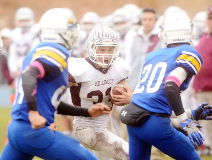 sports_NB's tweet photo. #QuinebaugValley, #KillinglyCT @redmenfootball1 Thanksgiving Day #rivalry ends https://t.co/p06dkIN8v6 #Sports #CTSports #CTHSFB #HSFootball https://t.co/T8DGlH3owN