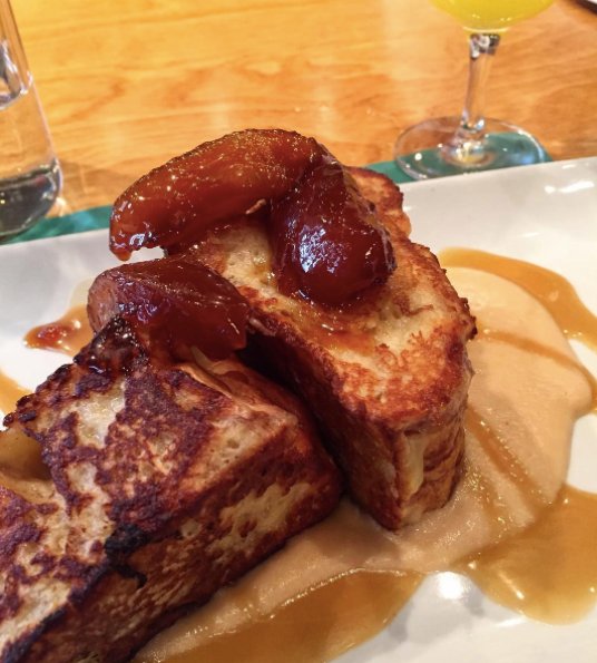 "This French toast was a slice of heaven : baked apples &amp; maple cream."
Merci à @thelifeandthymes 😇  #LaBucheQc #FrenchToast #Brunch