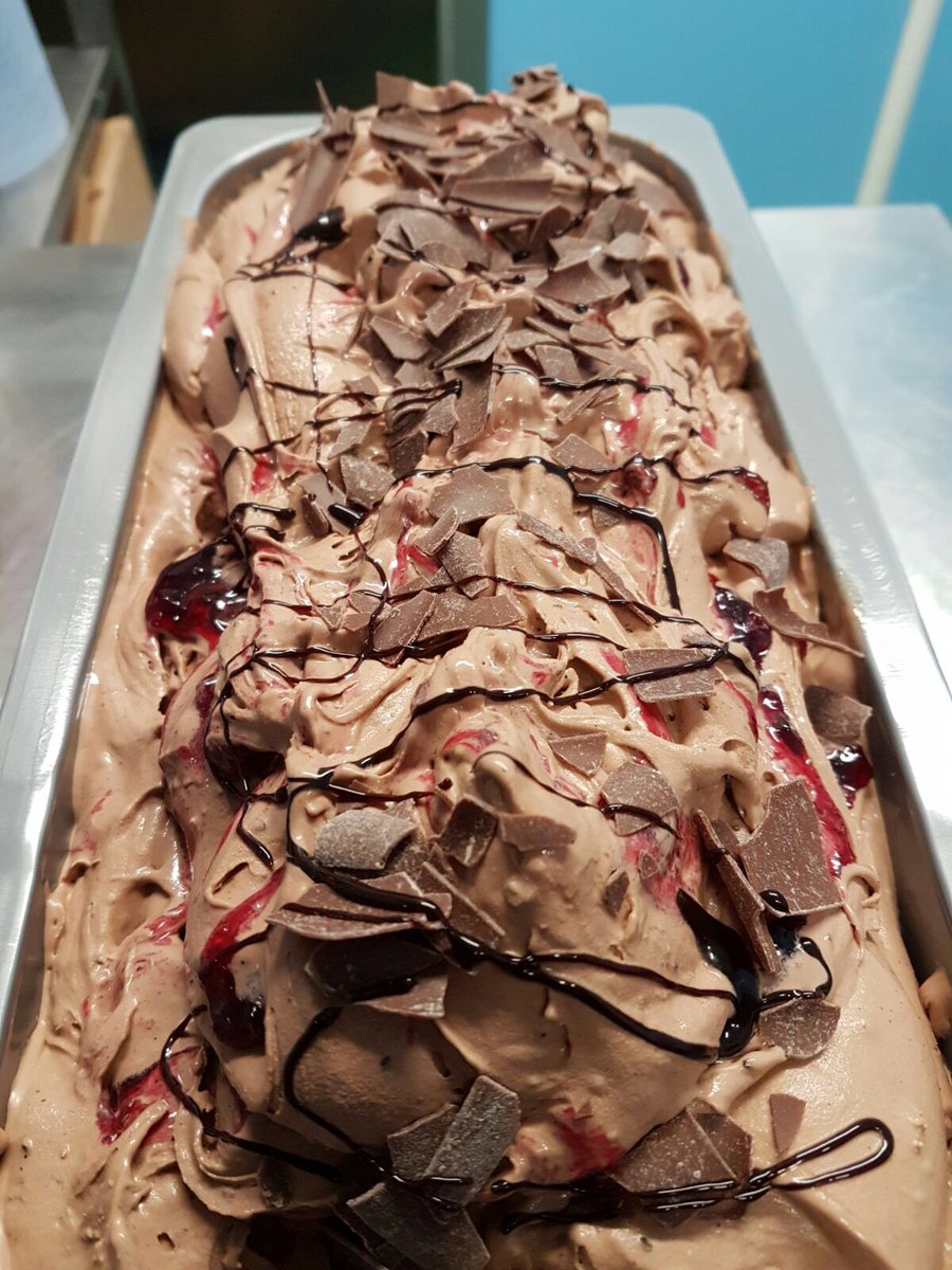 OurCowMolly's tweet image. FULL STOCK OF ALL #CHRISTMAS FLAVOURS IN TUBS .
Open 11am-5pm ALL WEEKEND.
And Black Forest Gateaux in to scoop 😍. #sheffieldissuper