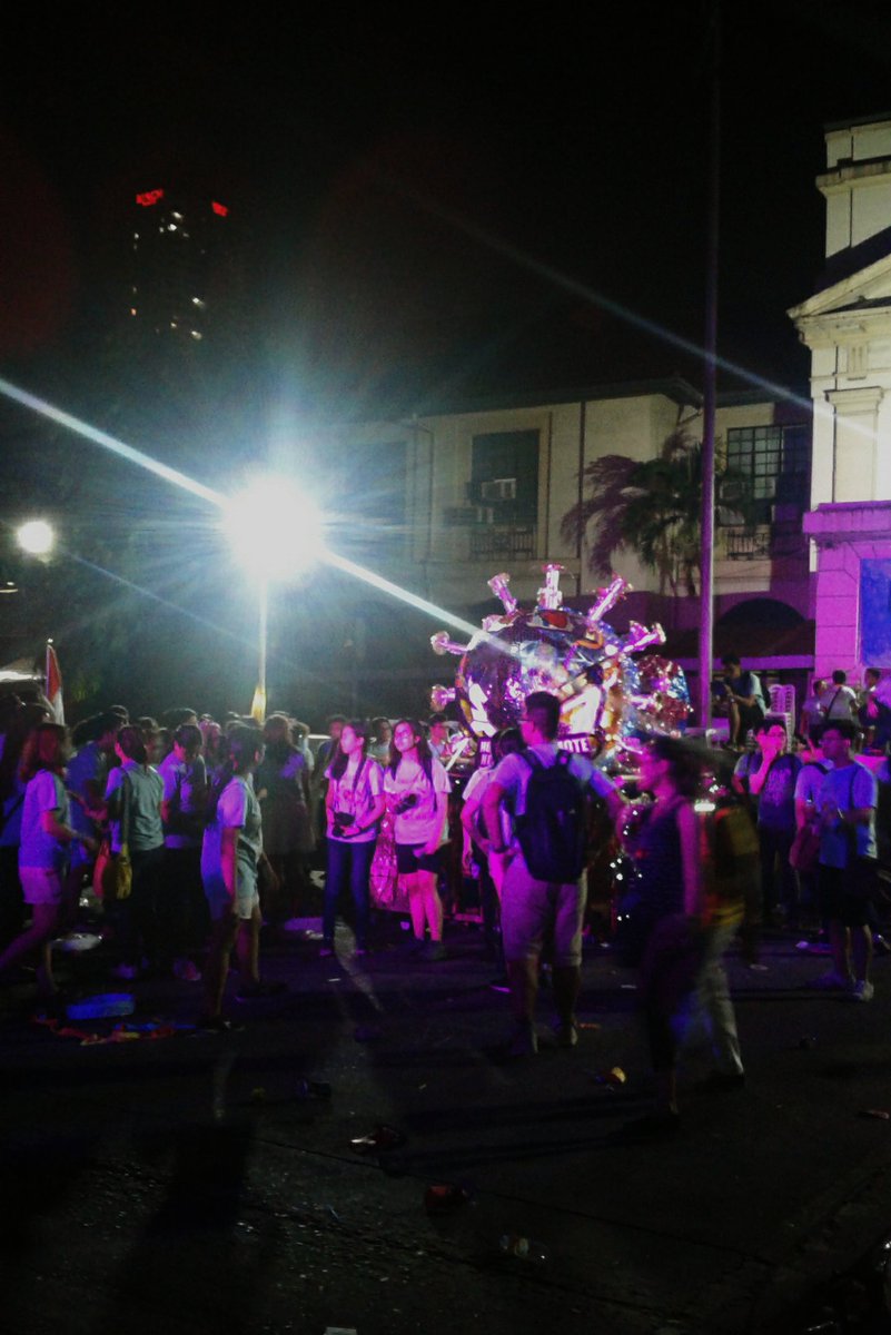 ibreathemonet's tweet photo. congrats College of Public Health โค๏ธ #UPMLanternParade2016 @GIGG35 sila nanalo ๐ https://t.co/vbdH0xEO2C