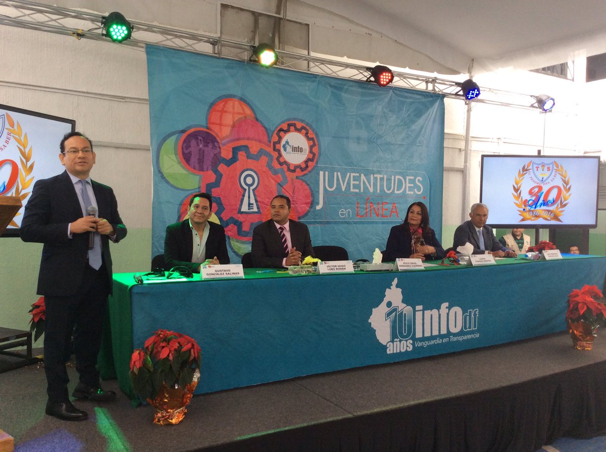 InfoCdMex's tweet image. Es un gusto estar aquí y es una sorpresa que hay una comunidad donde se están haciendo cosas: Mucio Hdz #Videobloggers en #ElTesoroDelSaber