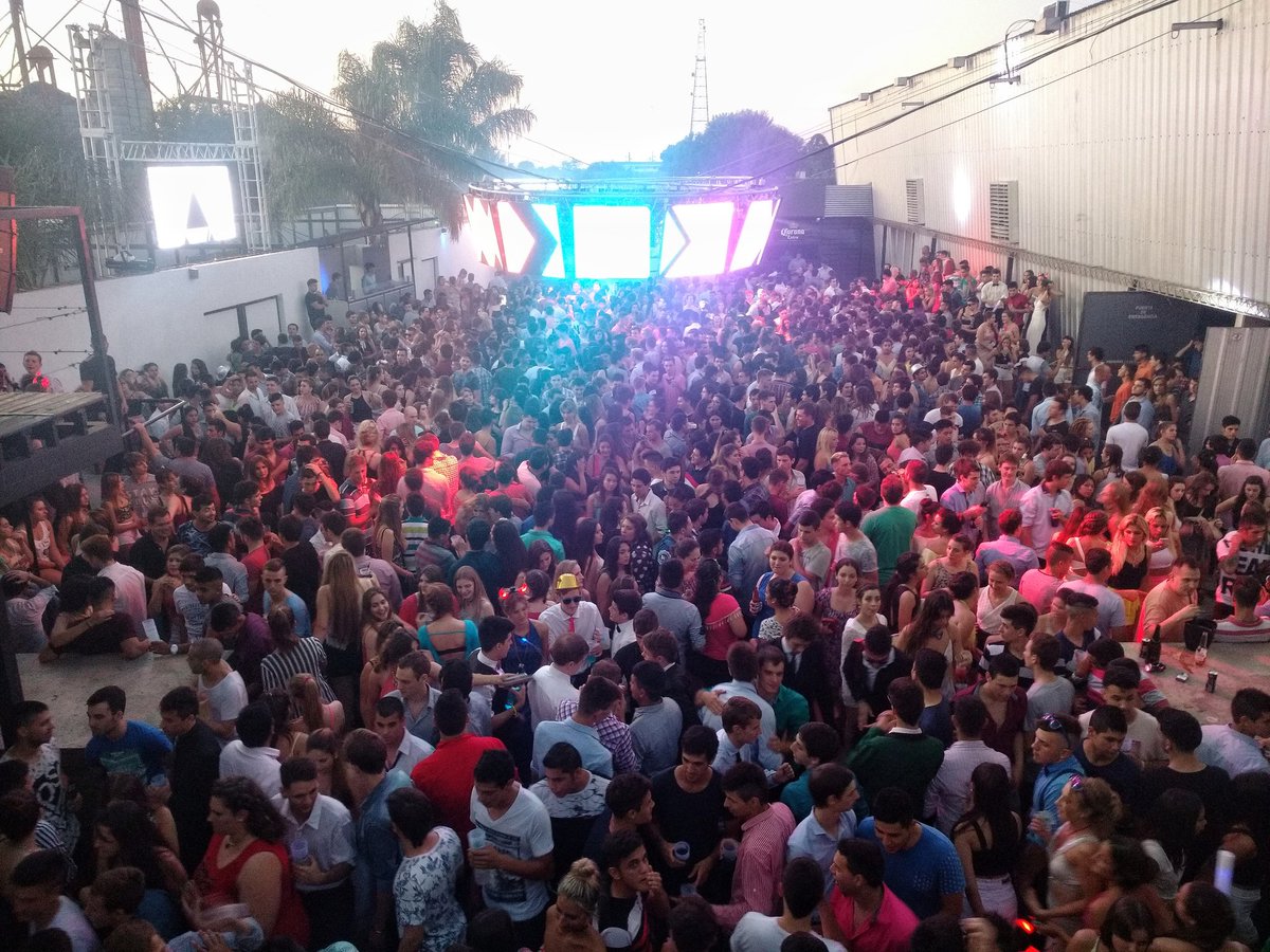 LeonSchumacker's tweet photo. Mañana se viene la segunda Noche en el #PATIO de #TEOS!!! 
Desembarca #GANCIA #RedBitter para darte sabor en el mejor Sector de la región!!! https://t.co/VgUR3VscBp