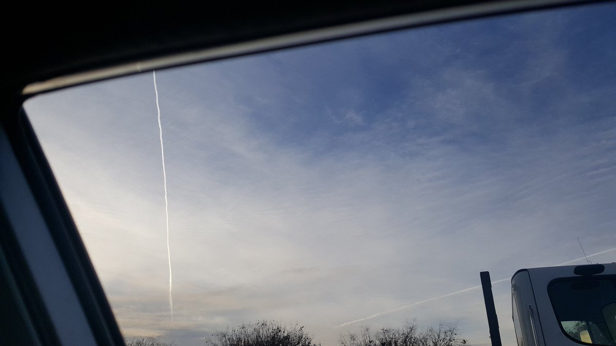 PVG0015's tweet photo. Truly people cannot THINK THE draught in CA IS natural?!? @OpChemtrails @socalskywatch
#Poison
#Aerosols
#HumanInsects https://t.co/SGjTJ079fg