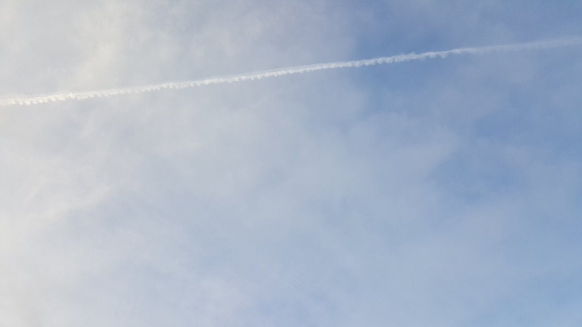 PVG0015's tweet photo. Truly people cannot THINK THE draught in CA IS natural?!? @OpChemtrails @socalskywatch
#Poison
#Aerosols
#HumanInsects https://t.co/SGjTJ079fg