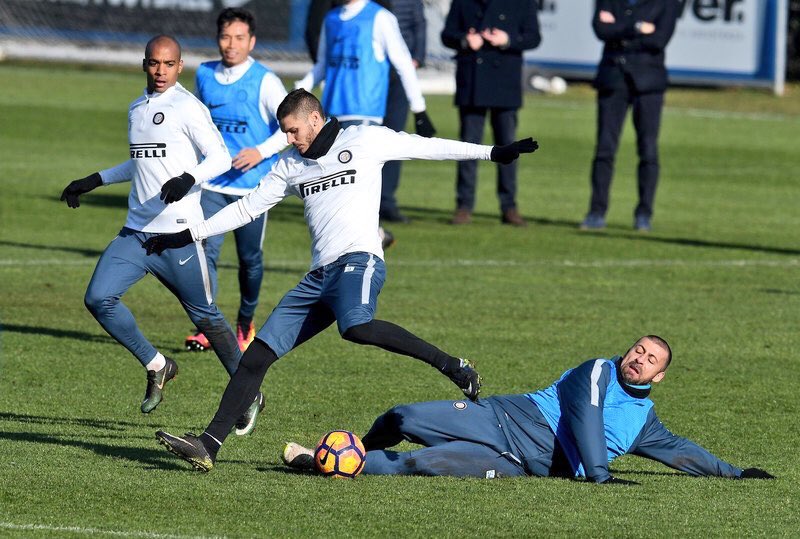 INTERPORN1908's tweet photo. Miranda? No
Murillo? No
Ranocchia? ahaha no

THE WALL ❤ https://t.co/56RZcdxKFp