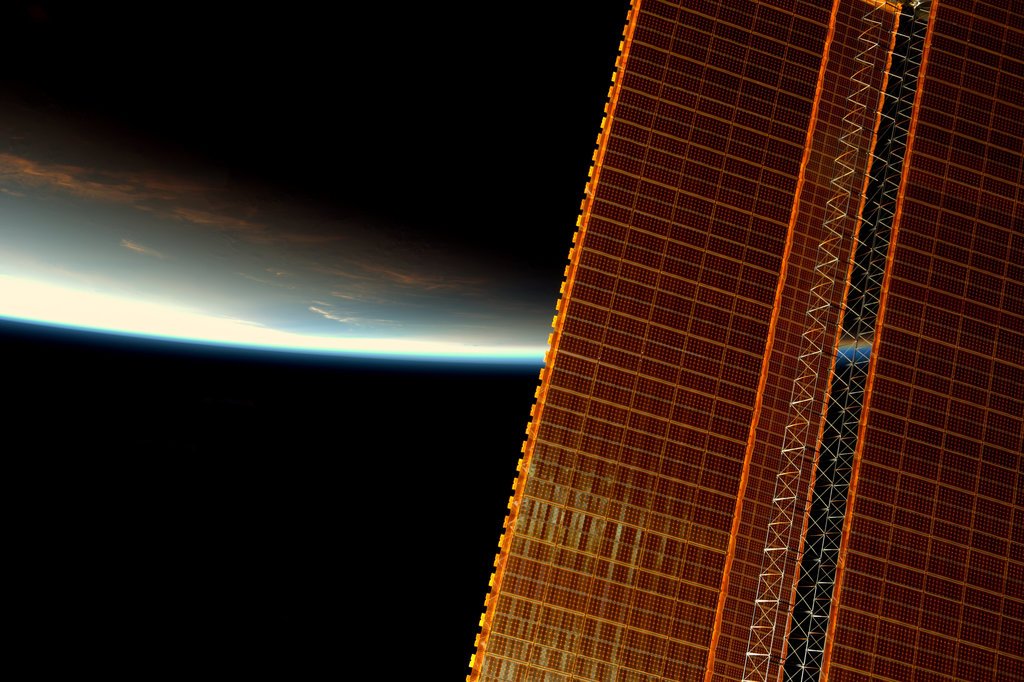 SpaceGazing's tweet photo. Sunrise With Solar Array https://t.co/Vndo5acHoL