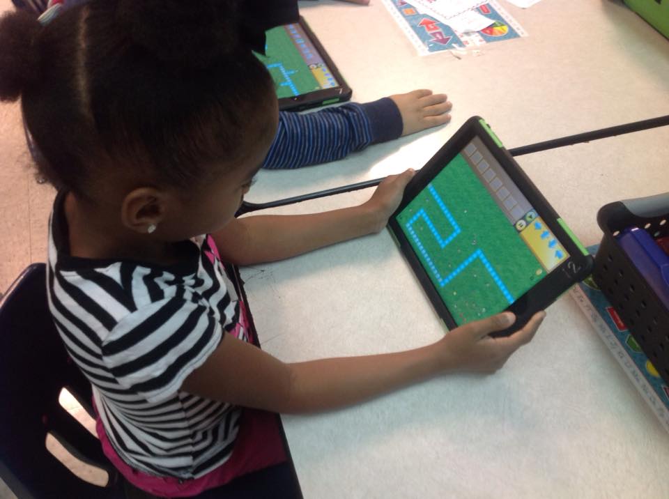 RCSWolvesPLN's tweet image. Mrs. Nation&apos;s kindergarten class at #WestCentralElementary is enjoying #HourOfCode @RomeCitySchools #RCSHourOfCode #RCSWolvesPLN #TeachRCS