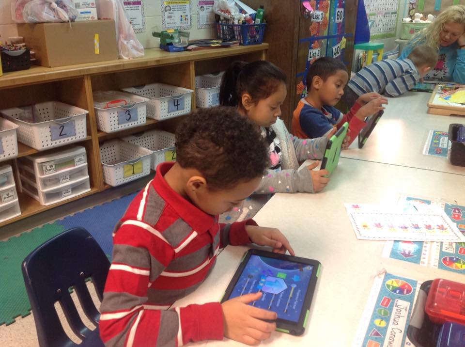 RCSWolvesPLN's tweet image. Mrs. Nation&apos;s kindergarten class at #WestCentralElementary is enjoying #HourOfCode @RomeCitySchools #RCSHourOfCode #RCSWolvesPLN #TeachRCS