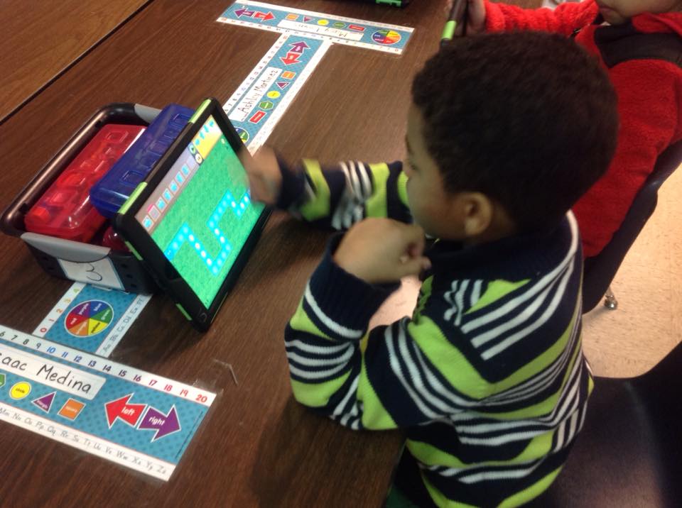 RCSWolvesPLN's tweet image. Mrs. Nation&apos;s kindergarten class at #WestCentralElementary is enjoying #HourOfCode @RomeCitySchools #RCSHourOfCode #RCSWolvesPLN #TeachRCS