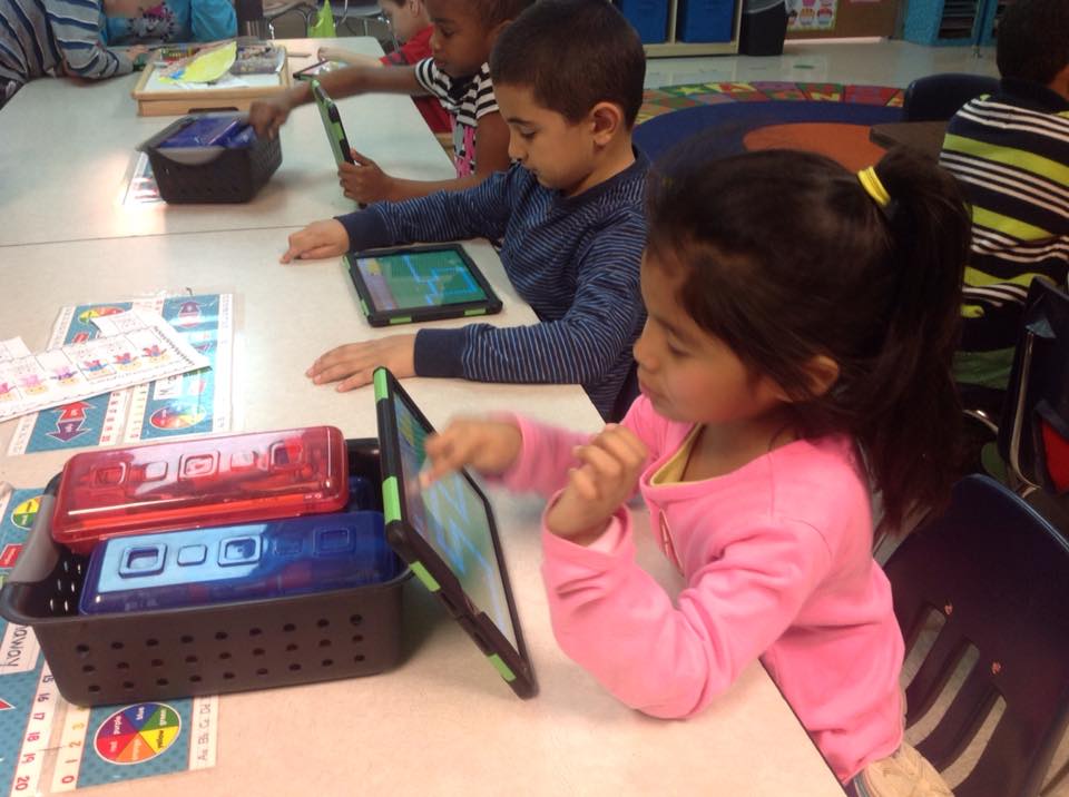 RCSWolvesPLN's tweet image. Mrs. Nation&apos;s kindergarten class at #WestCentralElementary is enjoying #HourOfCode @RomeCitySchools #RCSHourOfCode #RCSWolvesPLN #TeachRCS