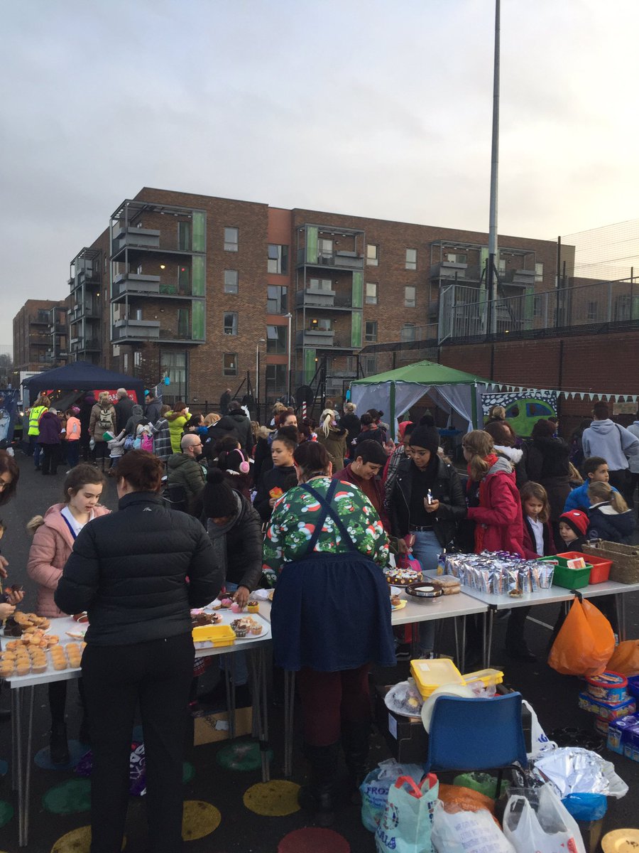 MrsFChapman's tweet photo. Dee Park Community out in force for the Winter Christmas Fayre @RanikhetAcademy #celebratetogether https://t.co/8zauspyHt8