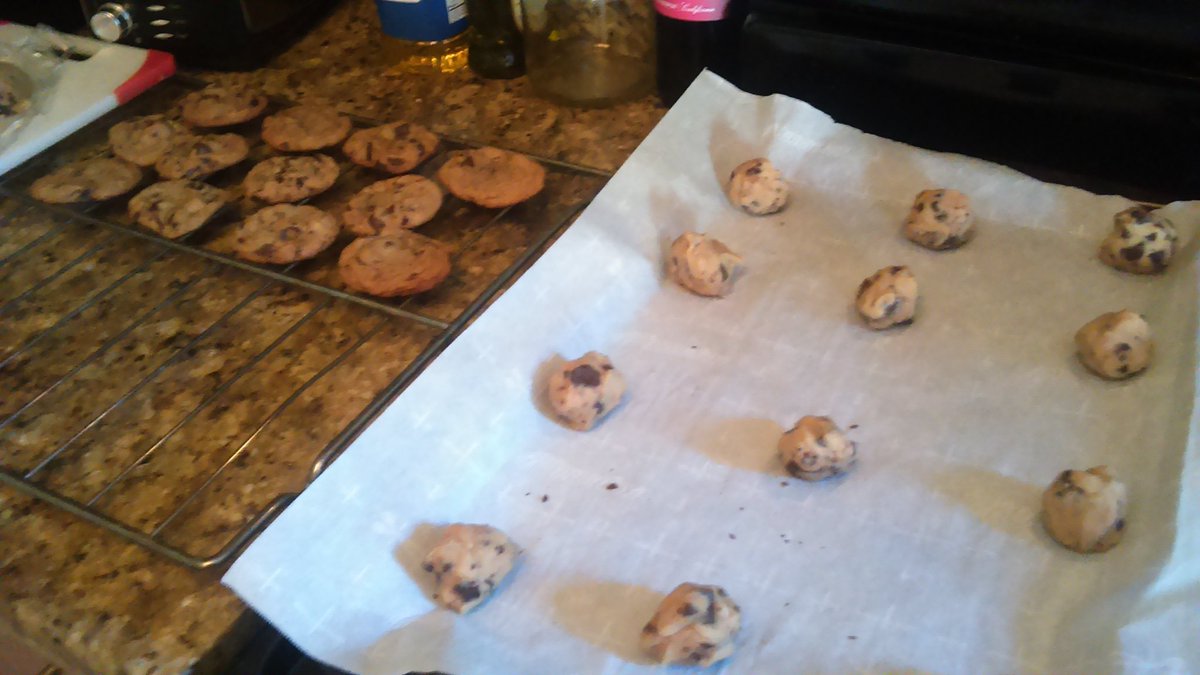 KCTheManagement's tweet image. Baking for Artists for Democracy meeting tonight @ e5. #goreadybro
