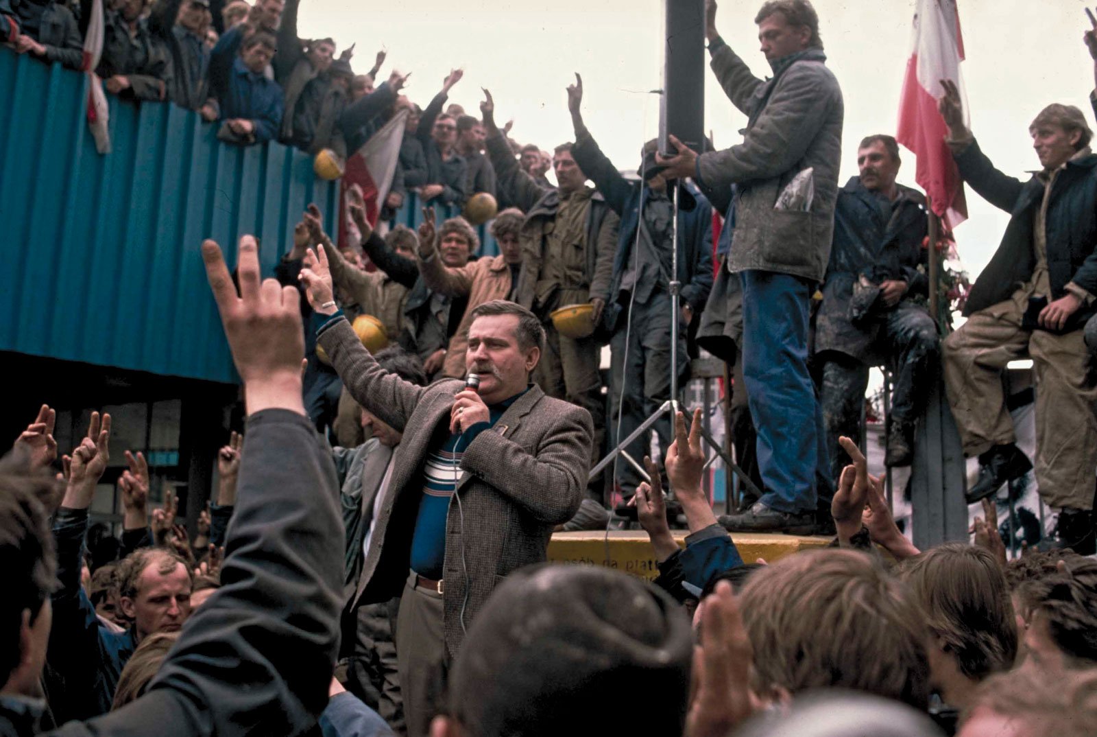 Encyclopaedia Britannica on Twitter: "#OTD in 1990 Solidarity leader & #NobelPrize winner Lech Walesa was elected president of Poland. #history #union https://t.co/QibcFbHBT4… https://t.co/pFwiIaidrG"
