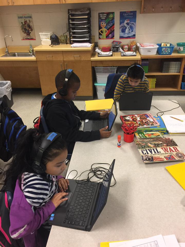 RCSWolvesPLN's tweet image. Mrs. Stapp&apos;s 3rd graders are hooked on #HourofCode @WestCentralElem @RomeCitySchools #RCSHourofCode #RCSWolvesPLN #TeacherRCS